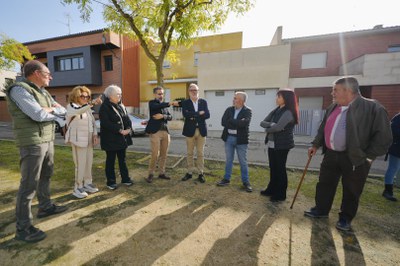 L'EMAU disposa de finques a la venda a la zona de la urbanització, al voltant de l'avinguda 8 de març.
