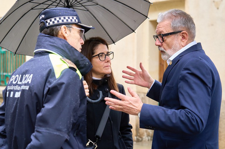 El paer en cap, Fèlix Larrosa, amb la tinenta d'alcalde Cristina Morón, i el sotscap de la Guàrdia Urbana, Josep Mallada.