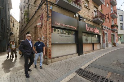 L'alcalde ha visitat avui les obres del nou establiment del carrer Lluís Besa.