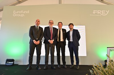 L'alcalde Larrosa, amb els representants de les empreses implicades.