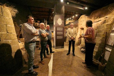 L'alcalde ha pogut conèixer les instal·lacions de la Casa Canal.