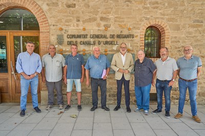 L'alcalde ha conversat amb membres de la junta de govern de la comunitat.