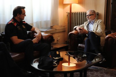 L’alcalde Larrosa ha rebut el comissari en cap de la Regió Policial de Ponent dels Mossos d’Esquadra, Josep Maria Estela, a la Paeria..