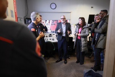 El paer en cap també ha visitat el parc de Bombers de Lleida, amb el cap d’emergències Josep Josep Bellostas al capdavant..