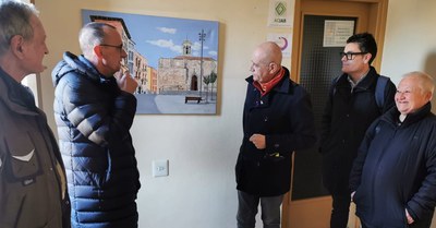 Imatge de la visita de l'alcalde a la seu de la FAVLL.