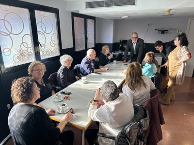 Prèviament a les consultes, Larrosa ha saludat els veïns i veïnes de Pardinyes que participen en les diferents activitats que organitza l’Associació ….