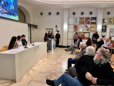 Alumnat explica la seva experiència als camps de concentració nazis.