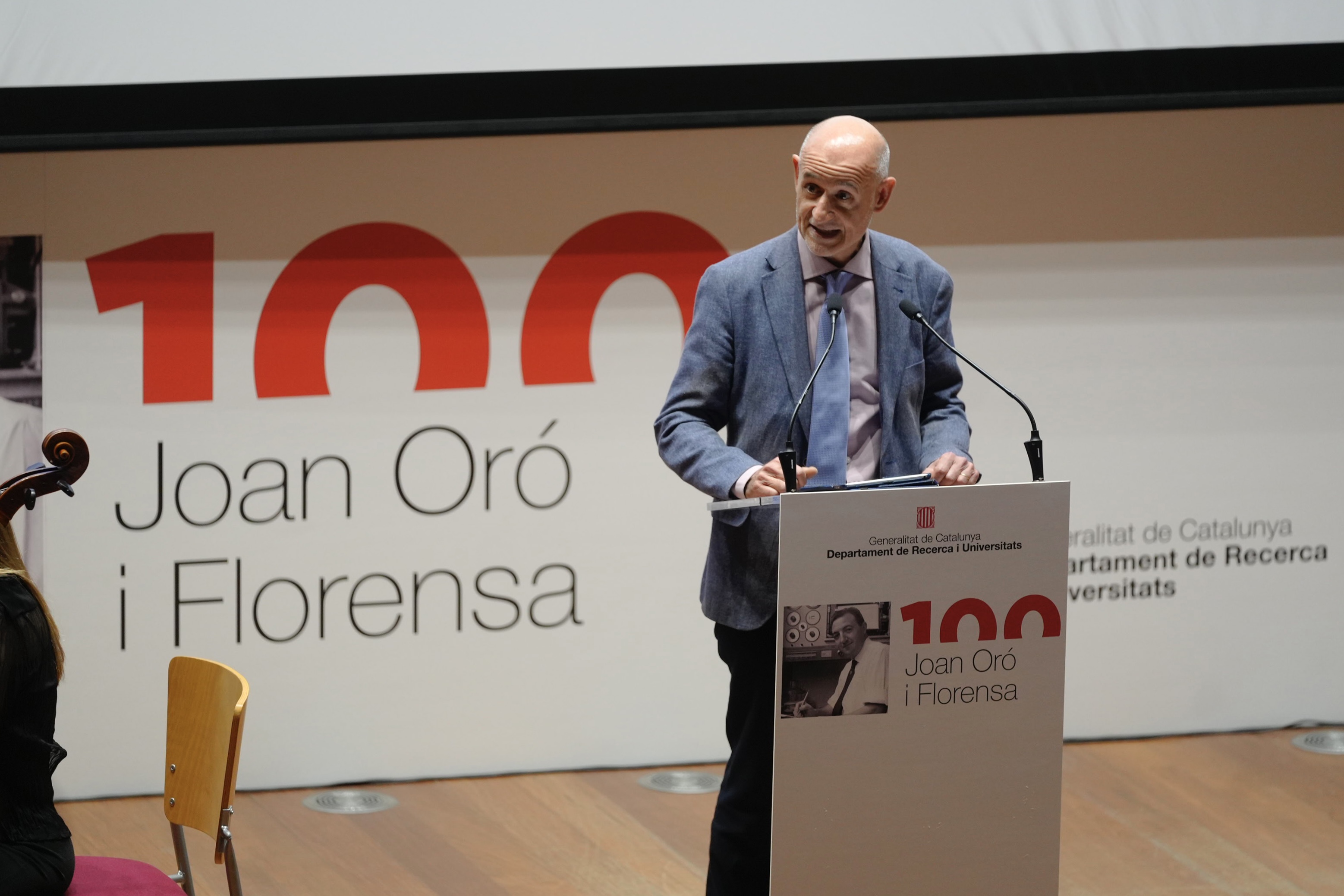 “El 2023 es parlarà molt de Lleida”, ha destacat l’alcalde. “Se’n parlarà per moltes coses, però sobretot gràcies a dues persones que han excel·lit al llarg de les seves vides, tant per la seva trajectòria professional com també en el seu vessant més humà. Joan Oró i Florensa, al costat de Josep Vallverdú i Aixalà