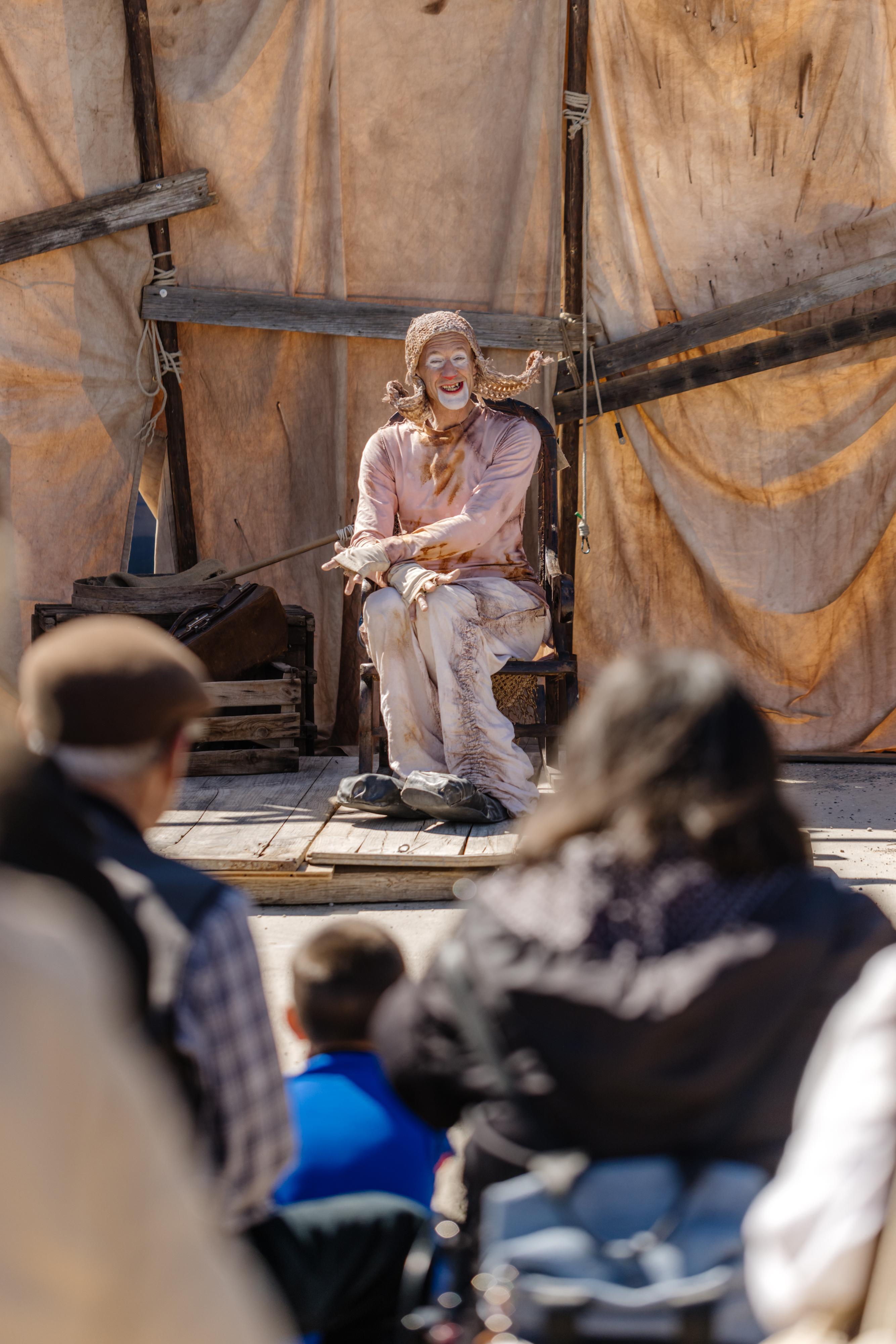 Dudu Arnalot durant el seu espectacle de clown gestual "Forat"