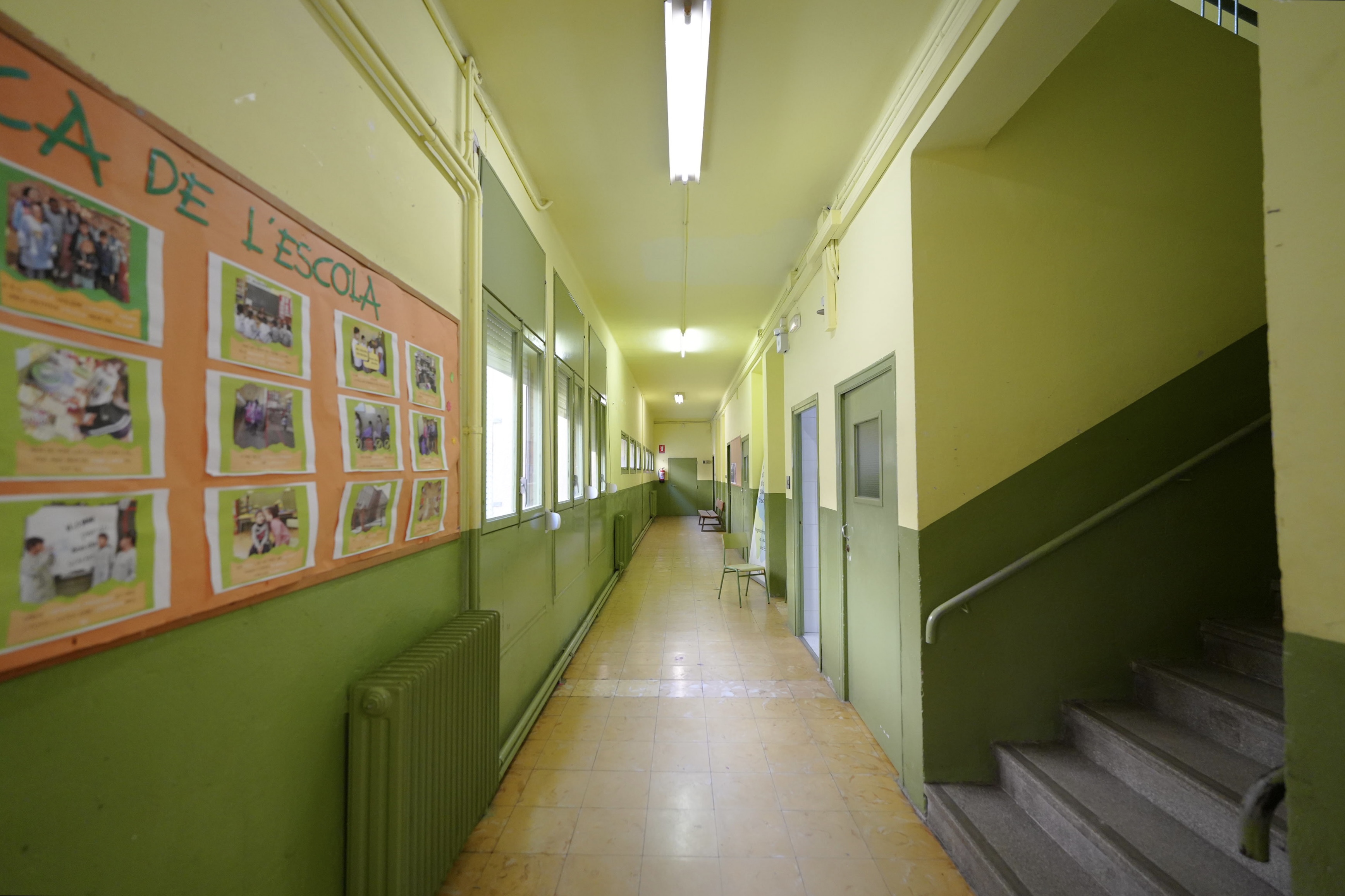 L'equipament consta de 3 edificis i patis