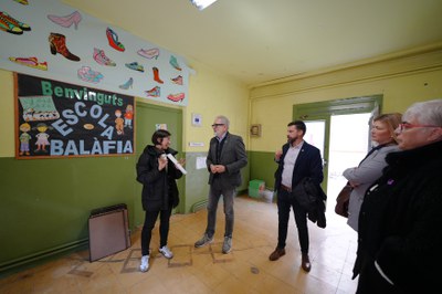S'ha visitat espais i aules de l'interior de l'antiga escola.