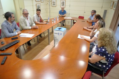 Larrosa s'ha reunit amb els representants dels treballadors de l'EMAU.