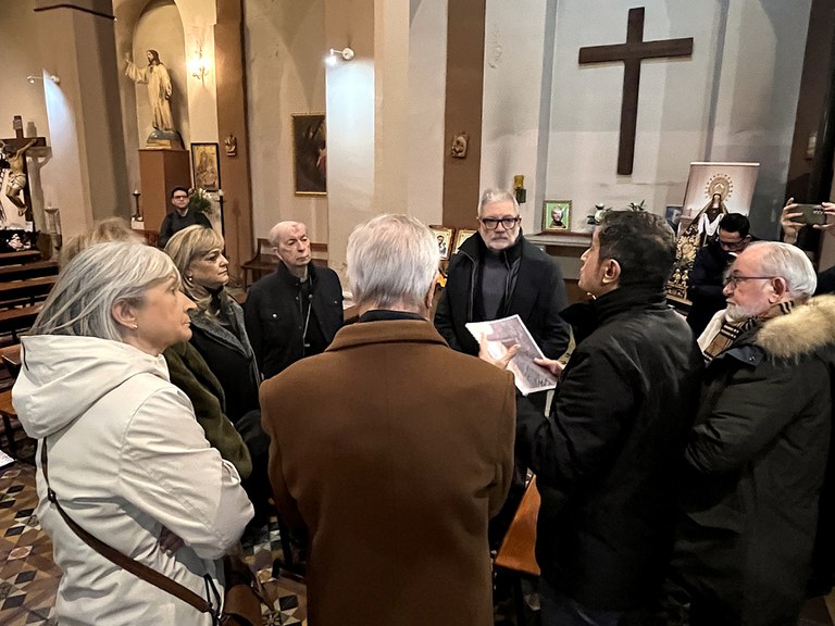 Un moment de la visita a l'interior de l'església