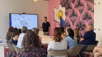 Avui s’ha fet una sessió formativa de màrqueting digital per a petits negocis a l'Espai d'Innovació del Comerç.