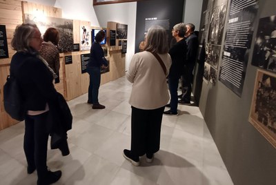 La Regidoria de Cultura ha ofert visites gratuïtes comentades a l'exposició "Salvador Seguí. El Noi del Sucre"..