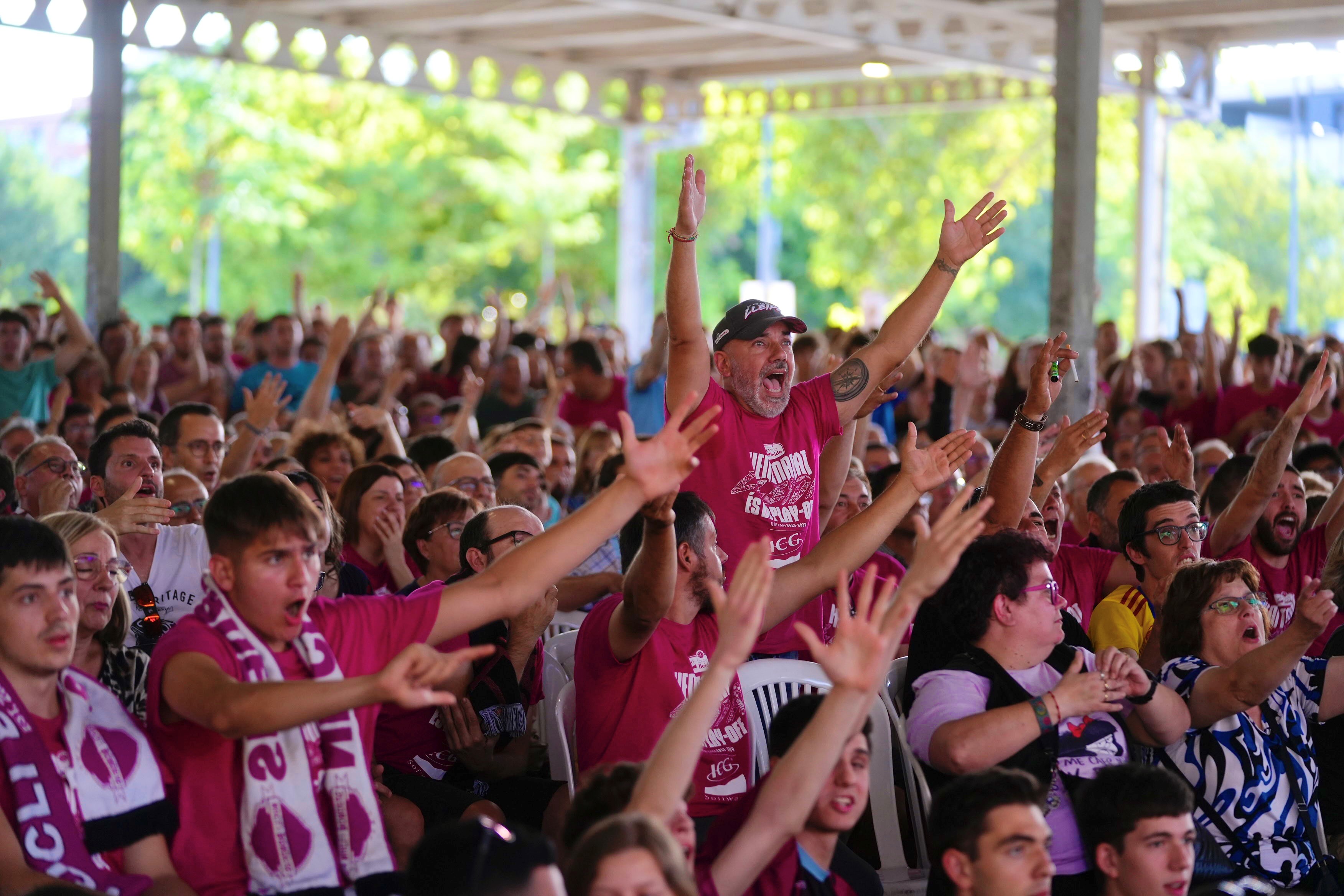L'afició lleidatana ha vibrat amb el gran partit que ha dut l'ICG Força Lleida de nou a l'ACB.