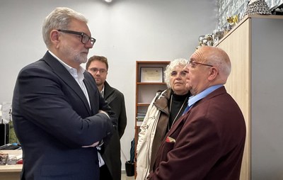 L'OAC Bordeta s'ubica al Centre Cívic de la Bordeta, que comparteix espai amb altres serveis i entitats, com l'AV Bordeta, Joan Josep Gatius..