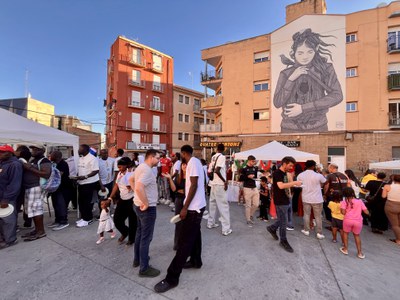 El regidor Roberto Pino a la mostra gastronòmica Sabors del Món.