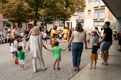 Espectacle infantil "A quant va la mel", de la companyia La Tresca i la Verdesca, a la plaça de l’Ereta.