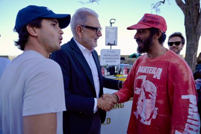 L'alcalde saluda els participants en l'Algoritmo Pop Up..