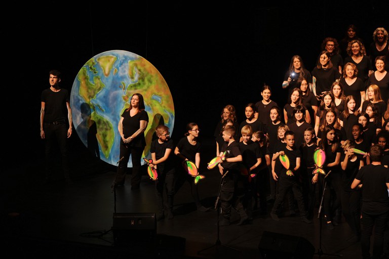 L’Orfeó Lleidatà s’ha estrenat com a Cor Resident del Teatre de La Llotja amb l’espectacle multidisciplinari sota el títol “Mare Terra”.