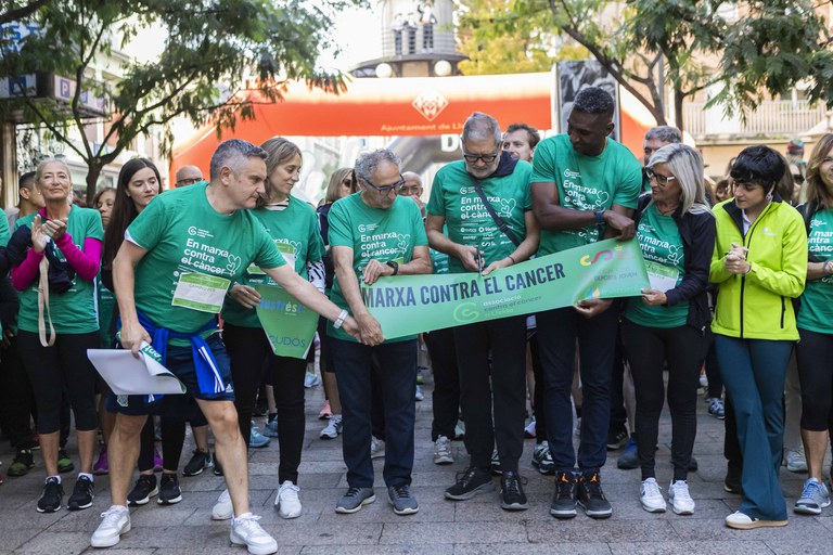 L'alcalde, Fèlix Larrosa, ha estat l'encarregat de tallar la cinta