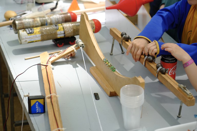 Les taules d'experiments tenen la funció de promoure el coneixement científic entre els més joves