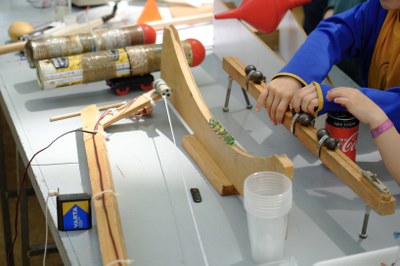 Les taules d'experiments tenen la funció de promoure el coneixement científic entre els més joves.