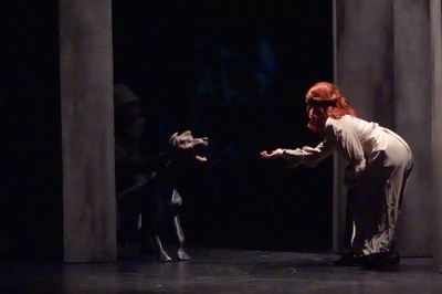 El Teatre de la Llotja ha acollit l’acte inaugural de la Fira de Titelles, amb l'espectacle "Dracula - Lucy's Dream"..