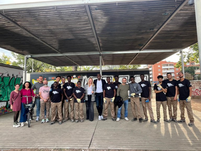 La tinenta d’alcalde i regidora d'Agenda Urbana i Espai Agrari i Regidora de Sostenibilitat, Begoña Iglesias; el regidor de Joventut, Educació i Ocupació, Xavi Blanco, i el regidor d'Esports, Jackson Quiñónez, han visitat les tasques realitzades