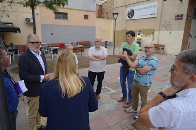 Fèlix Larrosa i Begoña Iglesias, en les proximitats del Mercat de Balàfia..