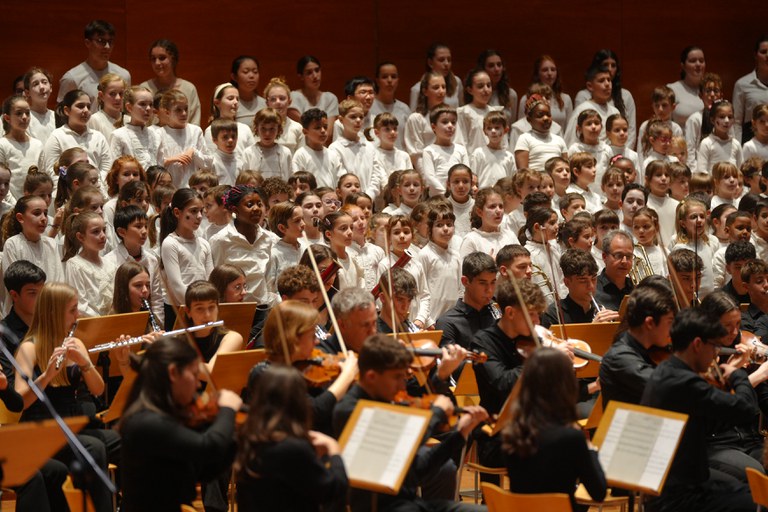 uns 300 alumnes del Conservatori i Escola Municipal de Música de Lleida (CiEMML) al concert de cloenda de la Setmana Cultural del centre.