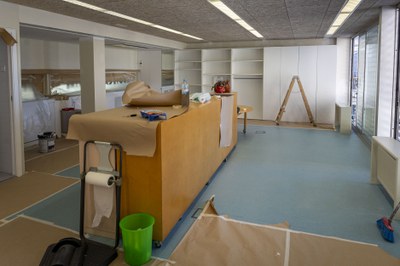 Treballs de manteniment i pintura a l'interior de la ludoteca.