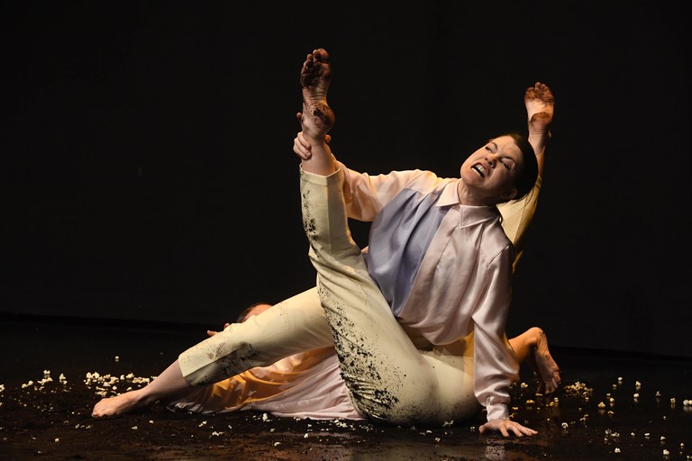 La jove ballarina, professora i creadora de dansa contemporània i improvisació, Carla Sisteré, ha ofert la proposta gratuïta “The Sad-Man Method”