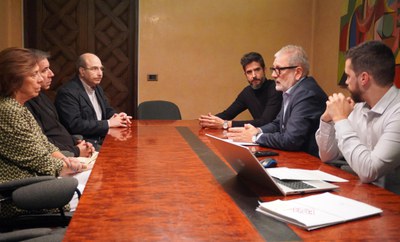 L'alcalde, Fèlix Larrosa, i el tinent d'alcalde Carlos Enjuanes, s'han reunit aquesta tarda amb els membres de la Comissió de Salvaguarda dels drets de la ciutadania..