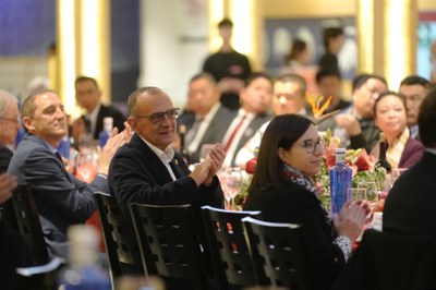 Un moment de l'acte, que també ha comptat amb l'assistència de la tinent d'alcalde Jordina Freixanet.