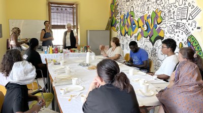 El taller de cuina, del projecte Espai Lleida Cuida, es fa aquesta setmana Torre Queralt, al Secà de Sant Pere..