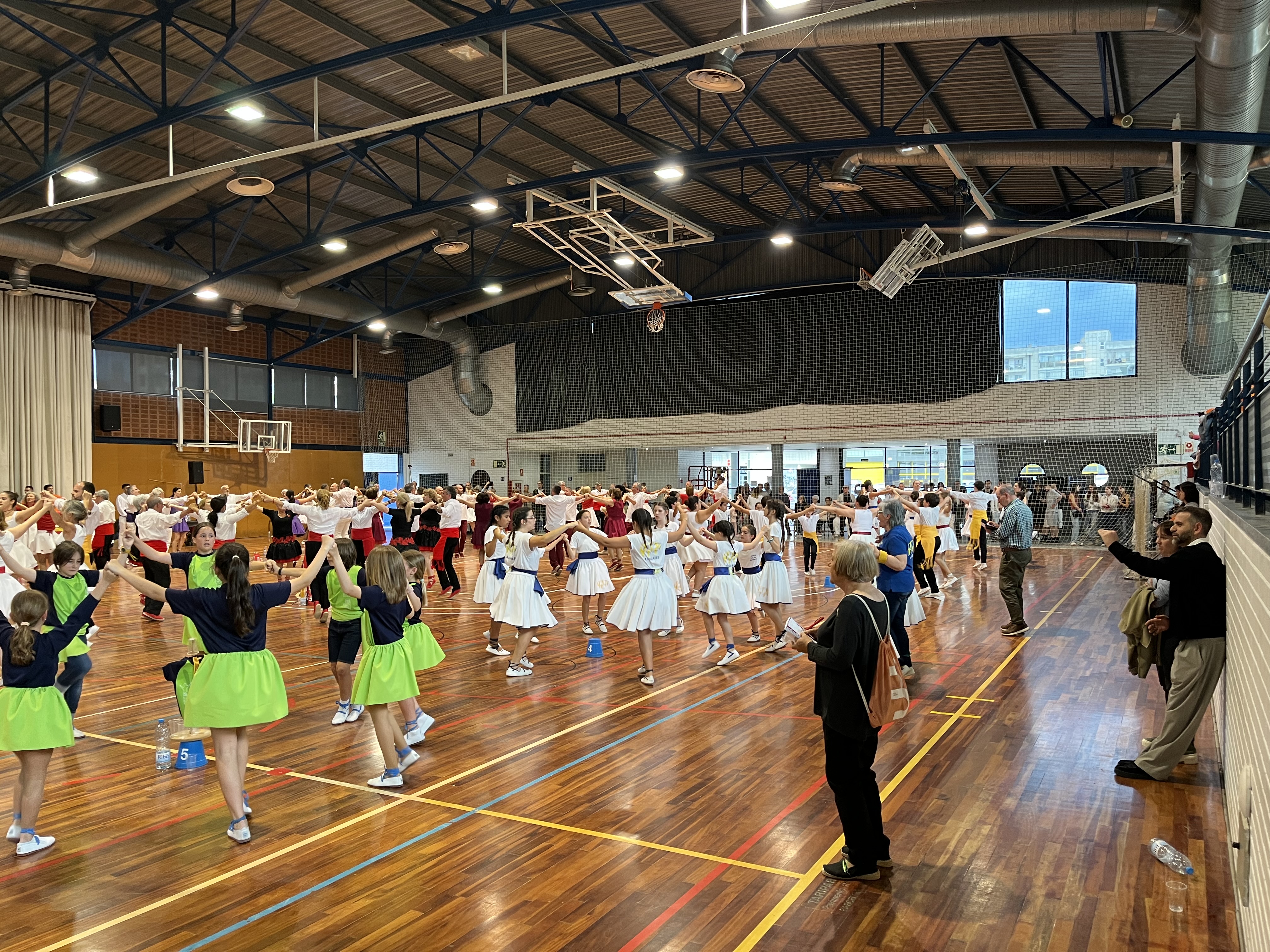 El regidor de Festes, Xavi Blanco, ha asissistit al Concurs de sardanes i ha participat en l'entrega de premis