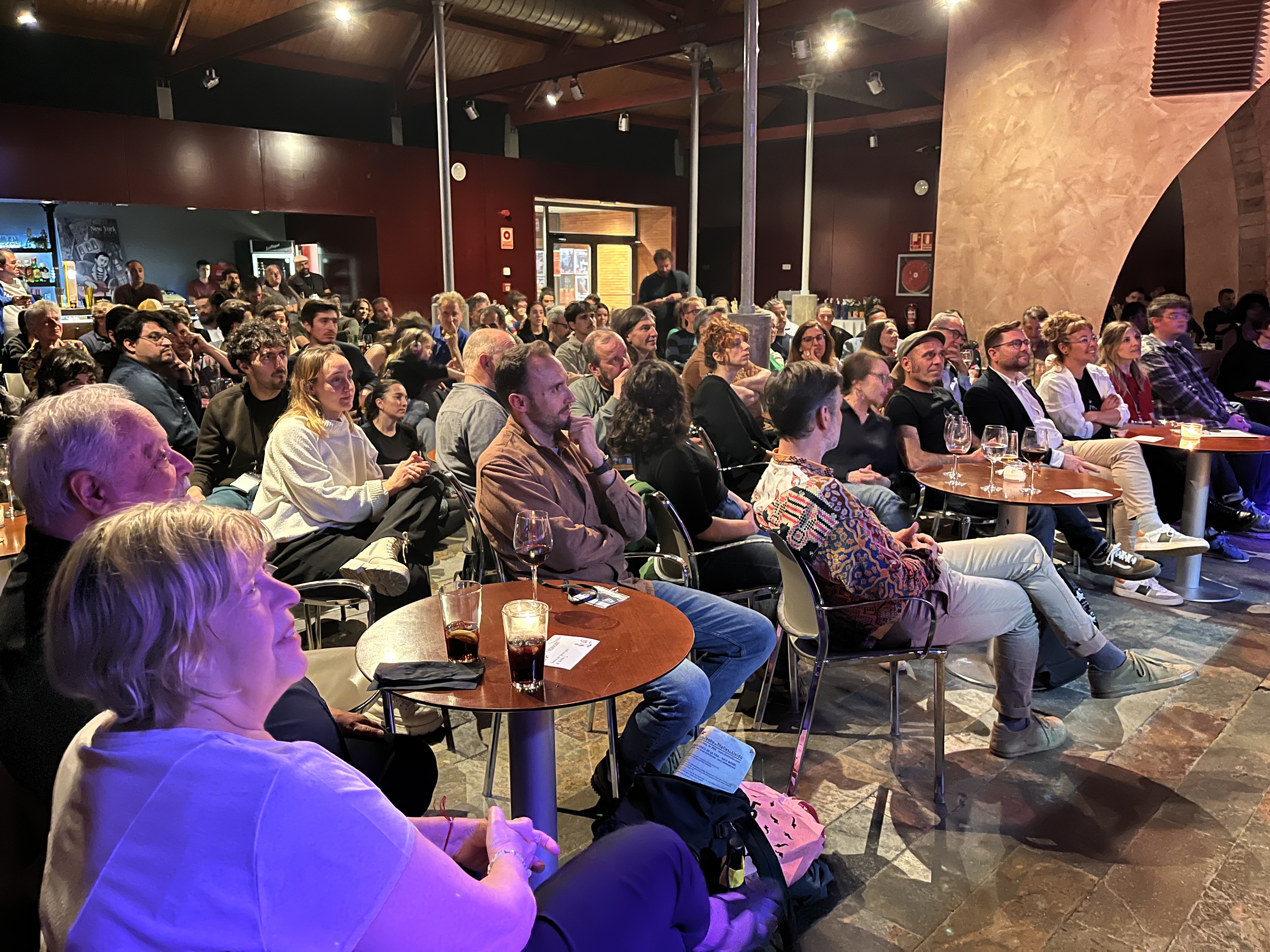 Públic durant la Nit de Premis, al Cafè del Teatre