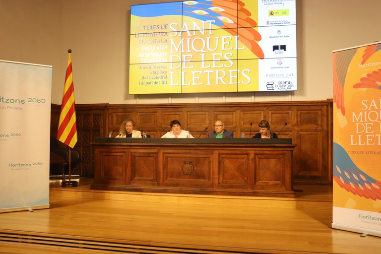 Del 18 al 24 de setembre es programaran debats a les llibreries de la ciutat i hi haurà parades de llibres en català a la plaça de la Catedral i al Pati de l’IEI els dos darrers dies