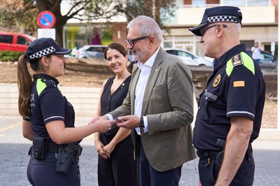 L'alcalde de Lleida, Fèlix Larrosa, destaca la capacitat d’escolta, l’empatia i la sensibilitat com a trets fonamentals d’un bon agent de policia.