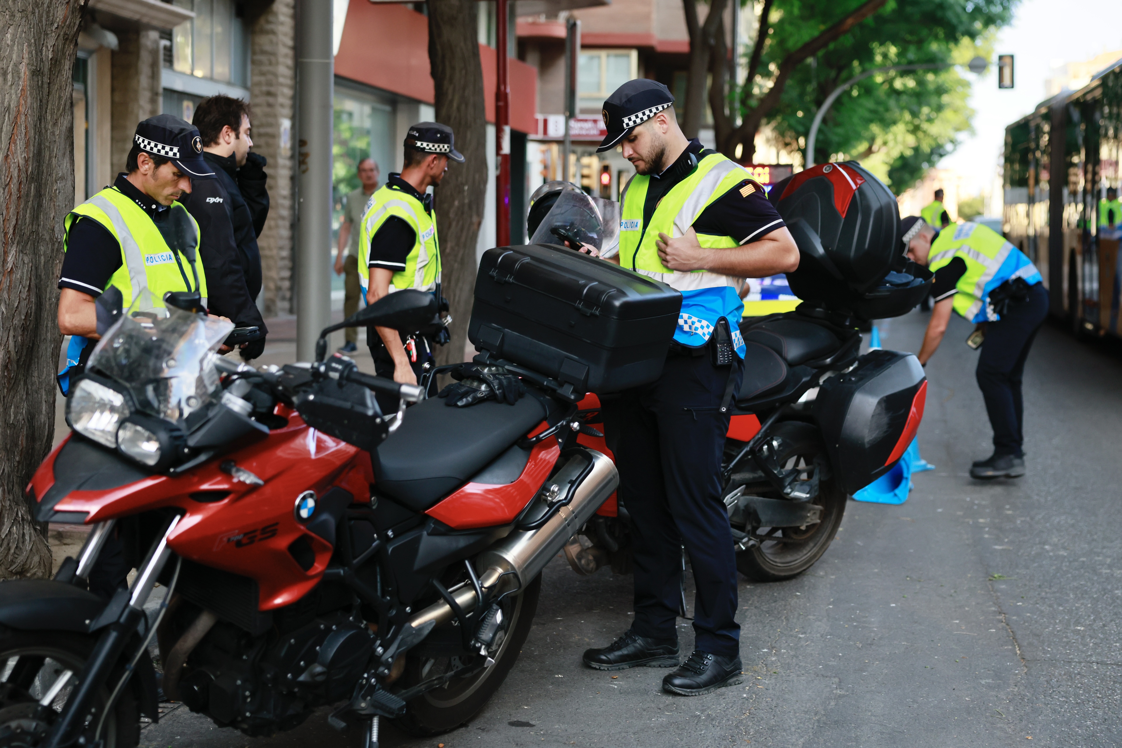 La Guàrdia Urbana col·labora regularment amb el Servei Català de Trànsit en campanyes per reforçar la seguretat viària.