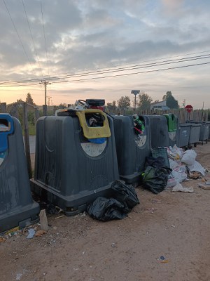 Agents de la Guàrdia Urbana han denunciat dos abocaments il·legals més a la cruïlla dels Tres Pontets, al Camí de la Mariola de l’Horta de Lleida.