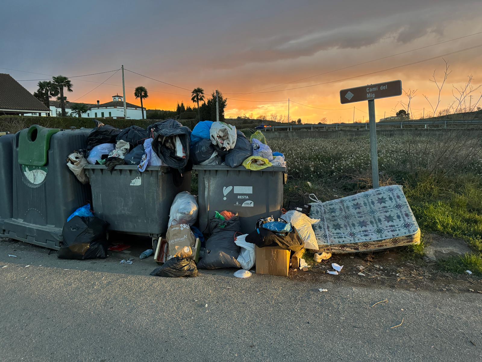 També s’han fet dues denúncies a l’autor d’aquest abocament il·legal al camí del Mig, a l’Horta de Lleida