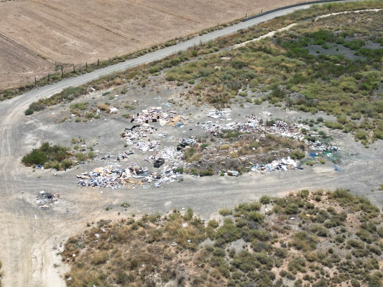 Vista aèria d'un dels abocaments il·legals al barri de Mangraners