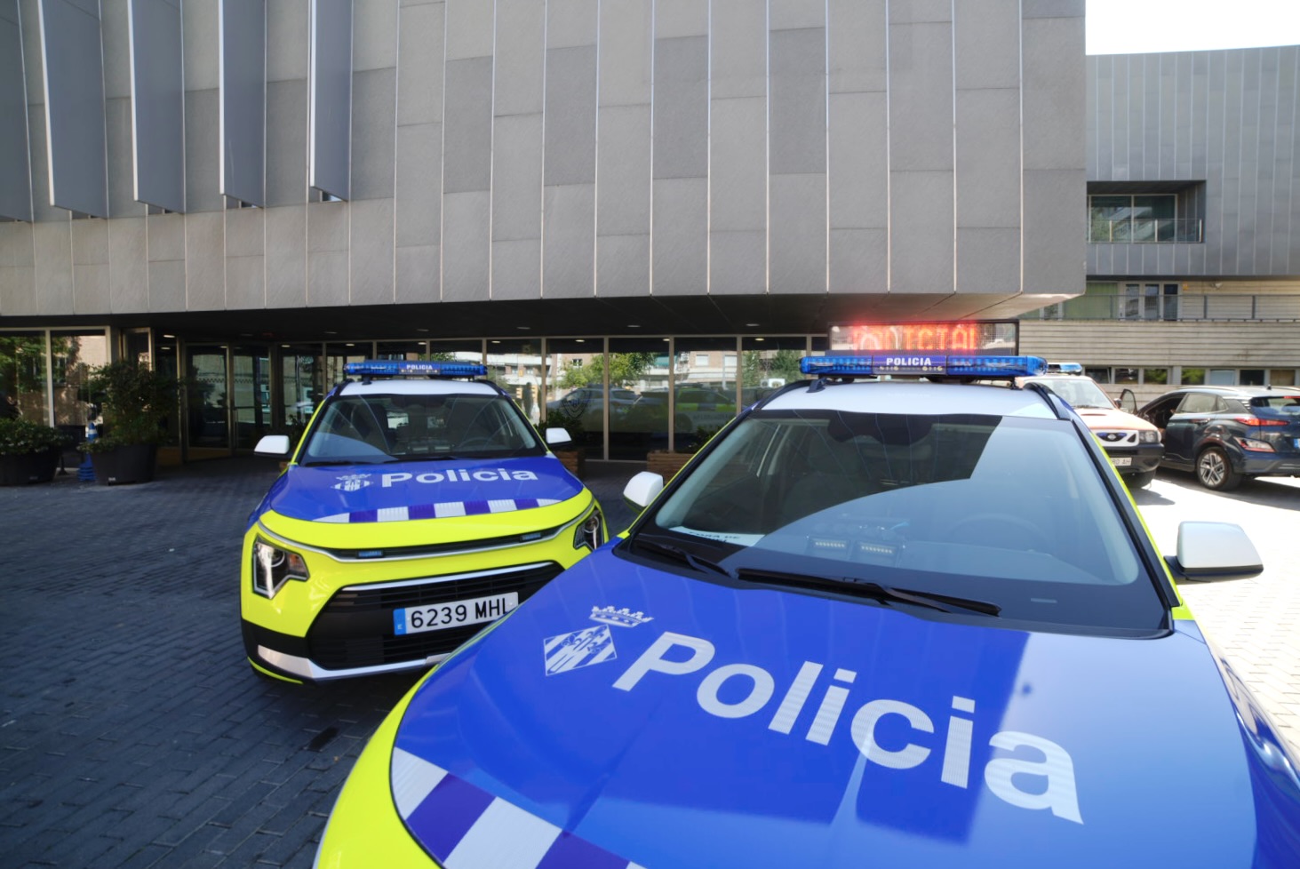 Amb els dos nous cotxes, model Kia Kiro, la flota de vehicles de la Guàrdia Urbana arriba a les 42 unitats.