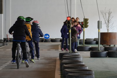 Els alumnes del Maristes al circuit, que ha estat renovat.