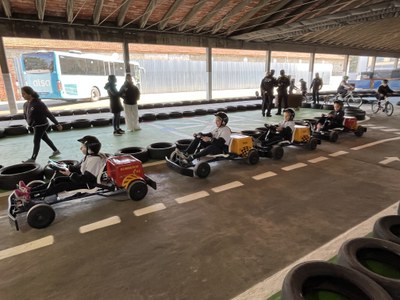 L'activitat es desenvolupa sota el monitoratge dels agents de la Urbana.