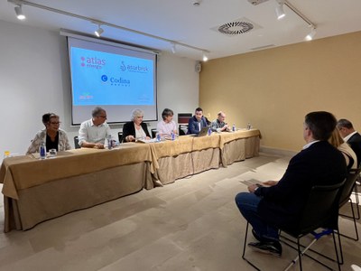 La tinenta d'alcalde, Carme Valls, el director de Mamapop, Manel Simón, i el vicepresident de la Diputació, Agustí Jiménez, durant la presentació del….