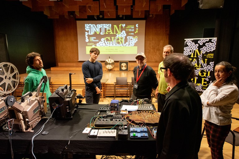 Miguel Puertas + Zónula van presentar aquest divendres a la nit a l’Espai Orfeó, la seva performance “Univers Expandit”.